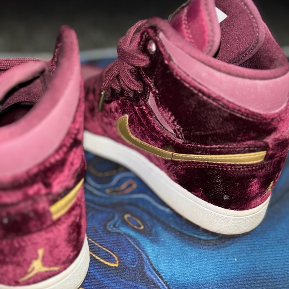 Jordan 1’s - Picture 6 of 8